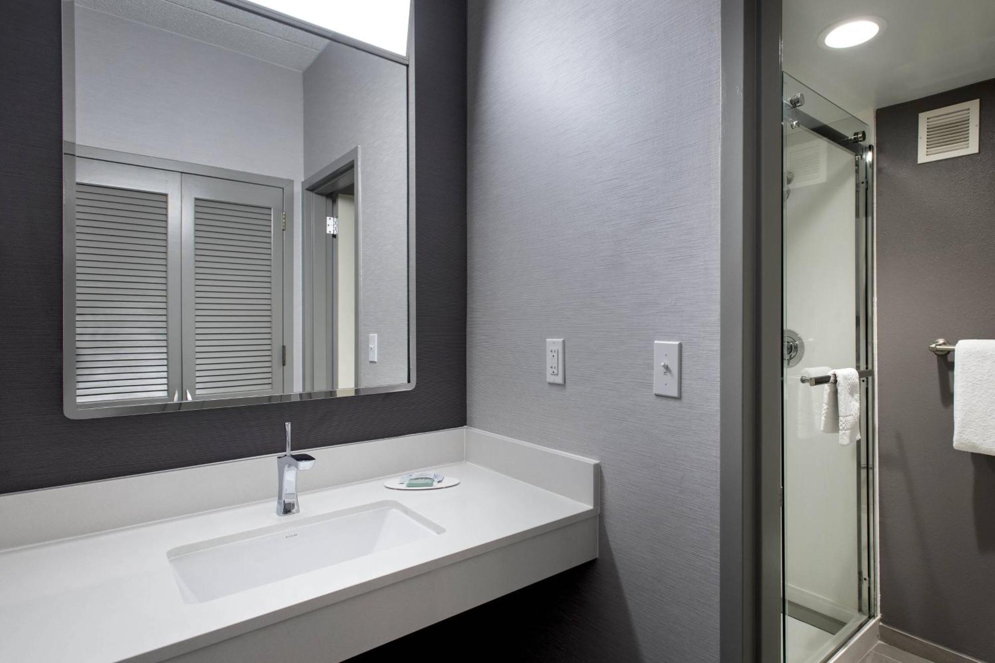 Courtyard By Marriott Hotel Norwalk